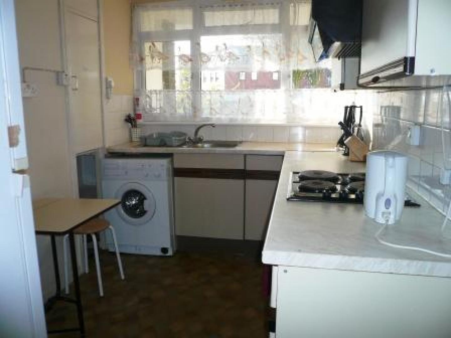 			2 Bedroom, 1 bath, 1 reception Flat			 Hermitage Lane, GOLDERS GREEN/HAMPSTEAD HEATH